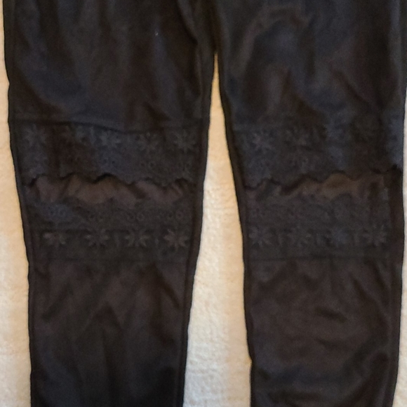 PREMIUM SOFT BRUSHED LACE KNEE LEGGINGS - Picture 9 of 10